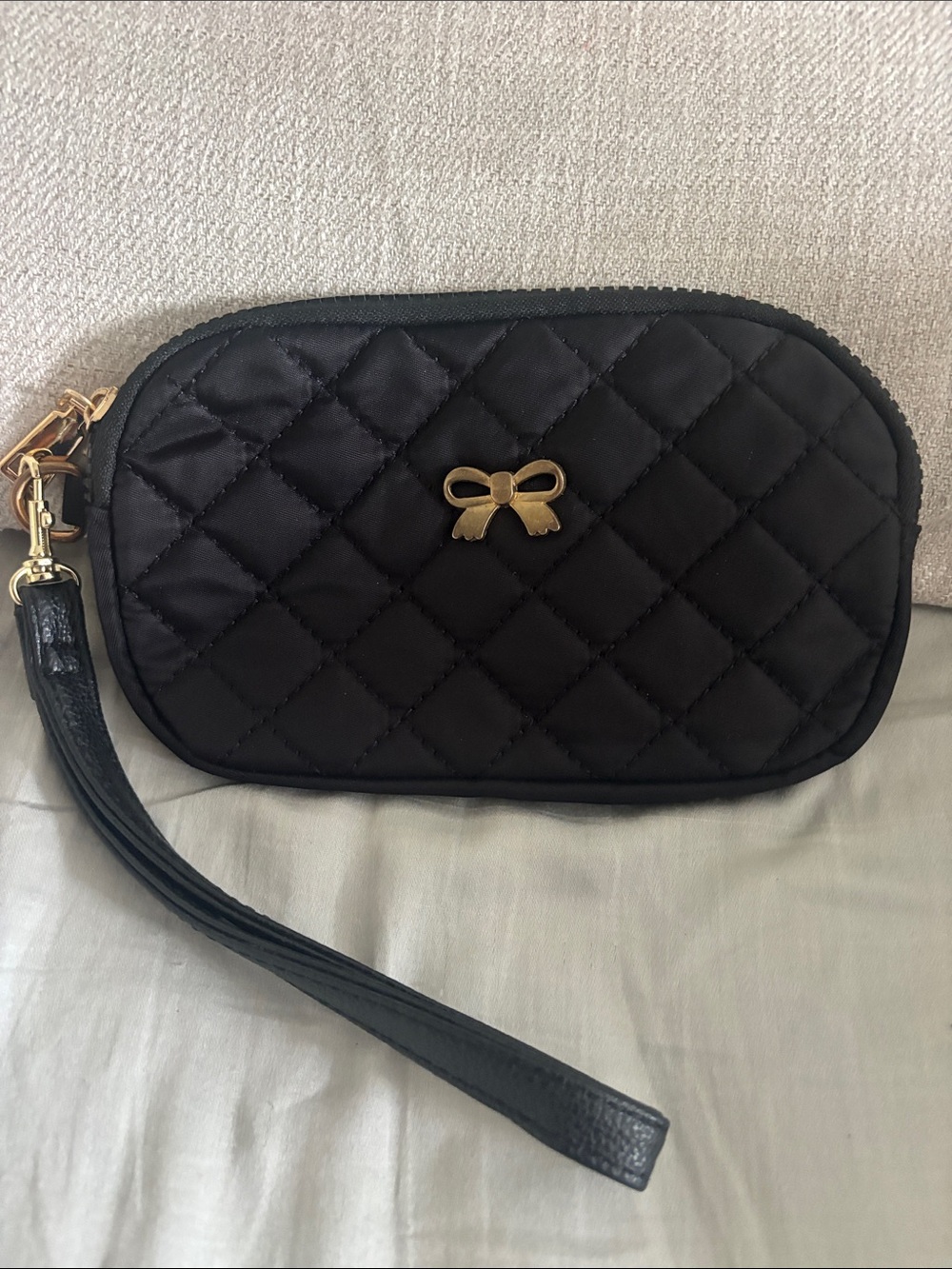 Mukaite Wristlet